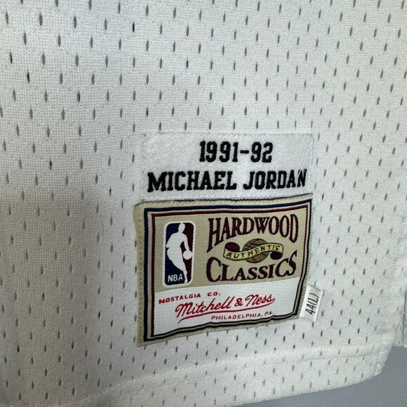 Mitchell & Ness 1991-1992 Michael Jordan #23 Chicago Bulls NBA Jersey Authentic - Picture 4 of 11